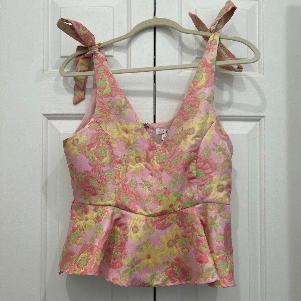 Floral sleeveless top